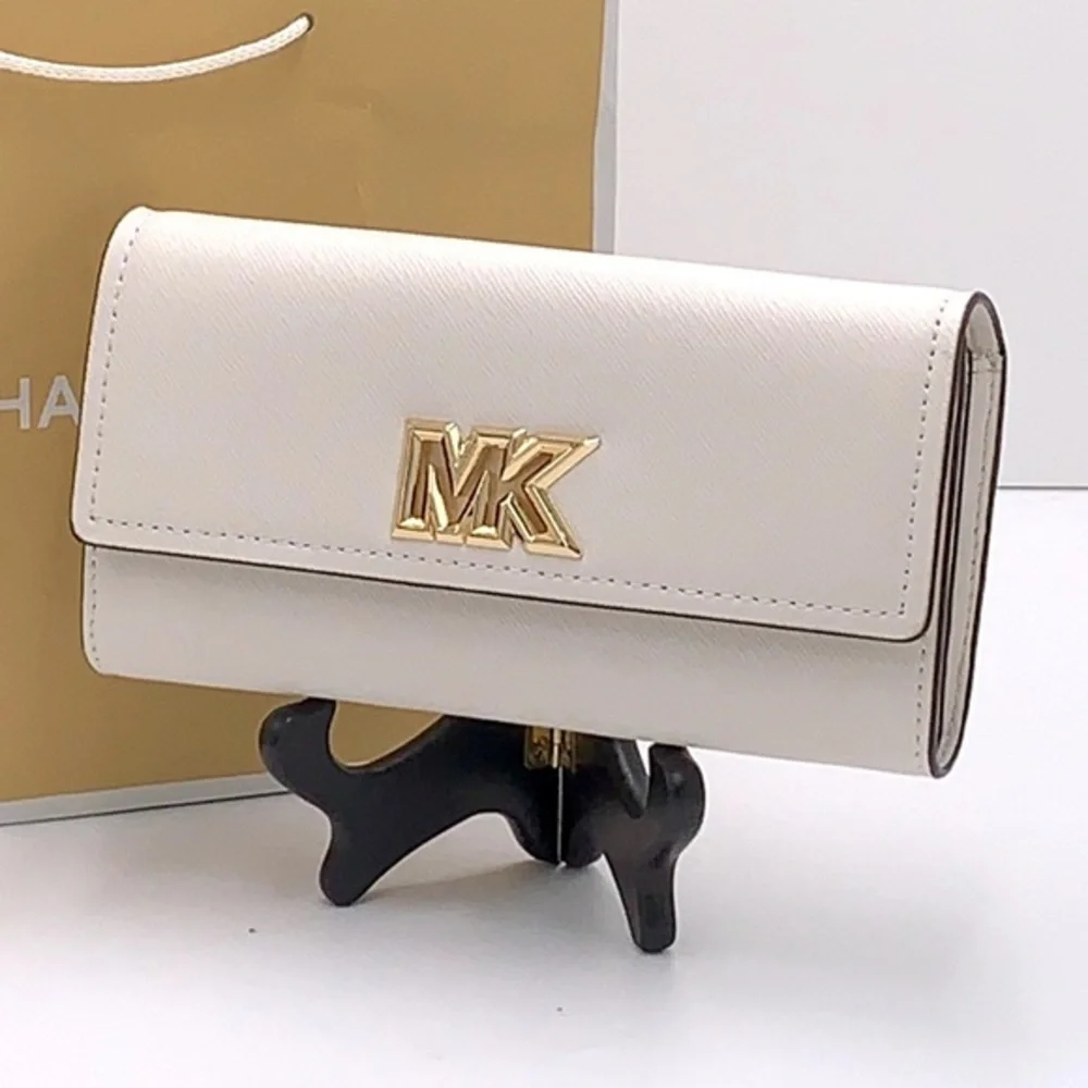 Brand New with Tag
Michael Kors Large Mimi Bifold Wallet
Color: Optic White - Picture 1 of 16